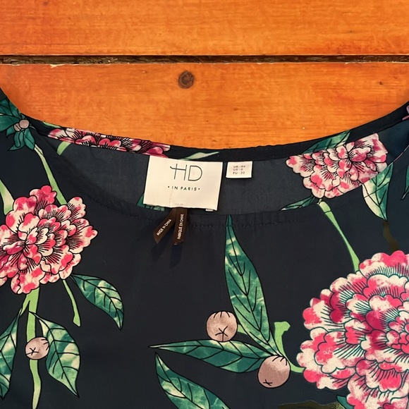 Floral print 3/4 length top with pink and green flowers. - Picture 5 of 5